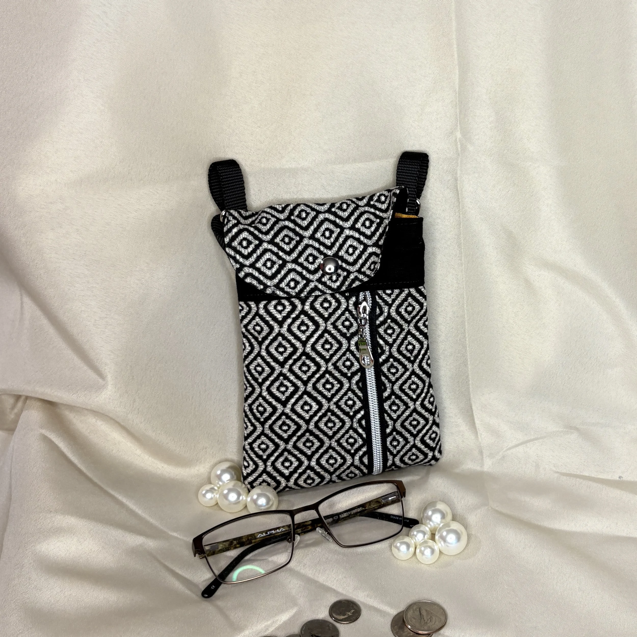 Black diamonds (silver zipper)