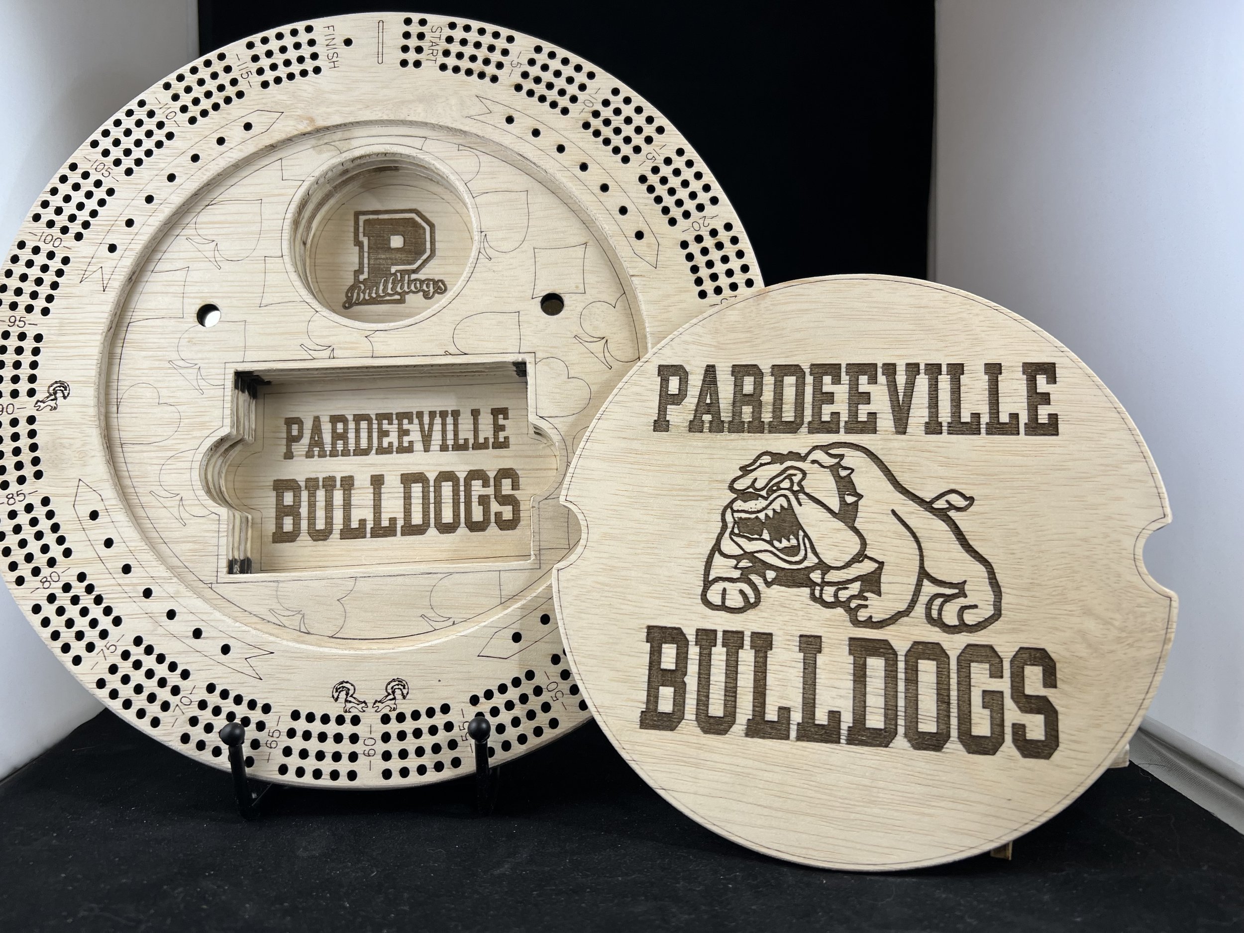 Bulldogs round cribbage board