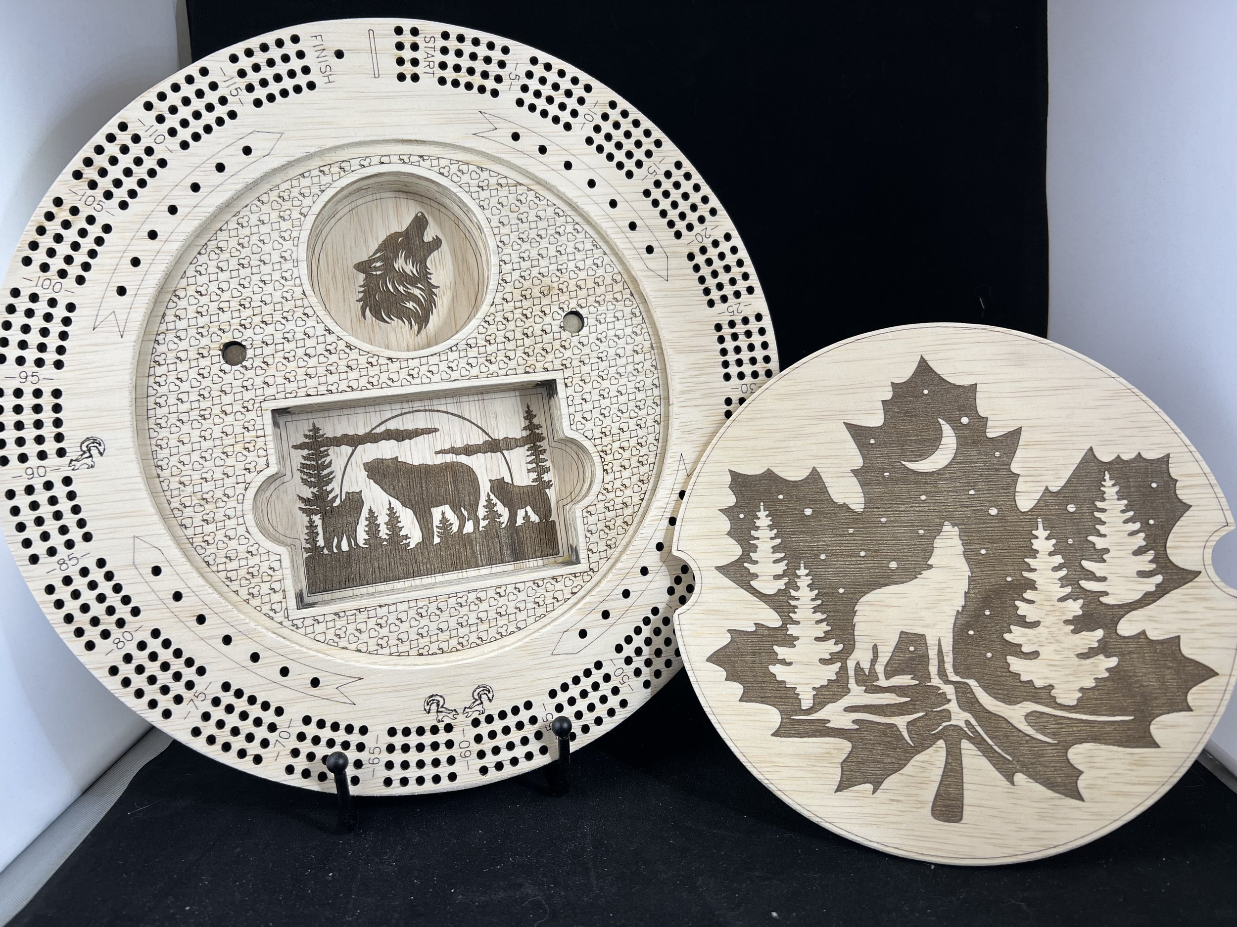 Wolf leaf round cribbage board