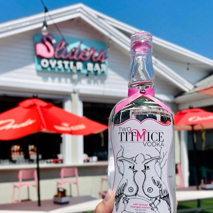 HEY JACKSONVILLE! 🍸❤️ Next time you're out on the town, ask your bartender for Two Titmice Vodka&ndash; Your support helps those battling Breast Cancer! 💪

⬇️ FIND TWO TITS NEAR YOU ⬇️
www.twotitmicevodka.com/where-to-buy

🍹 Smooth Vodka with a Pu