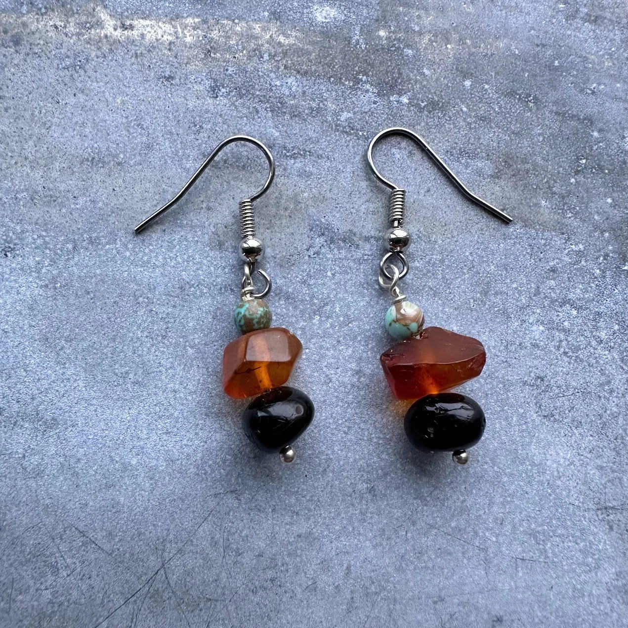 2 toner i rav med lille howlit