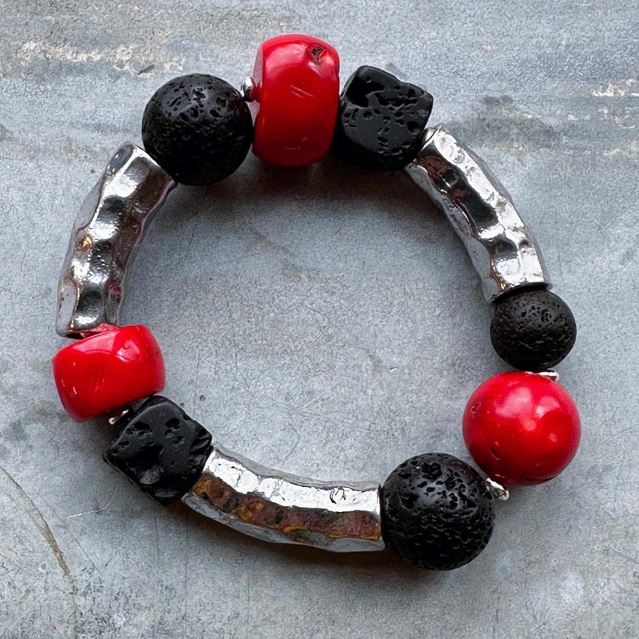 Strandvejen rød og sort