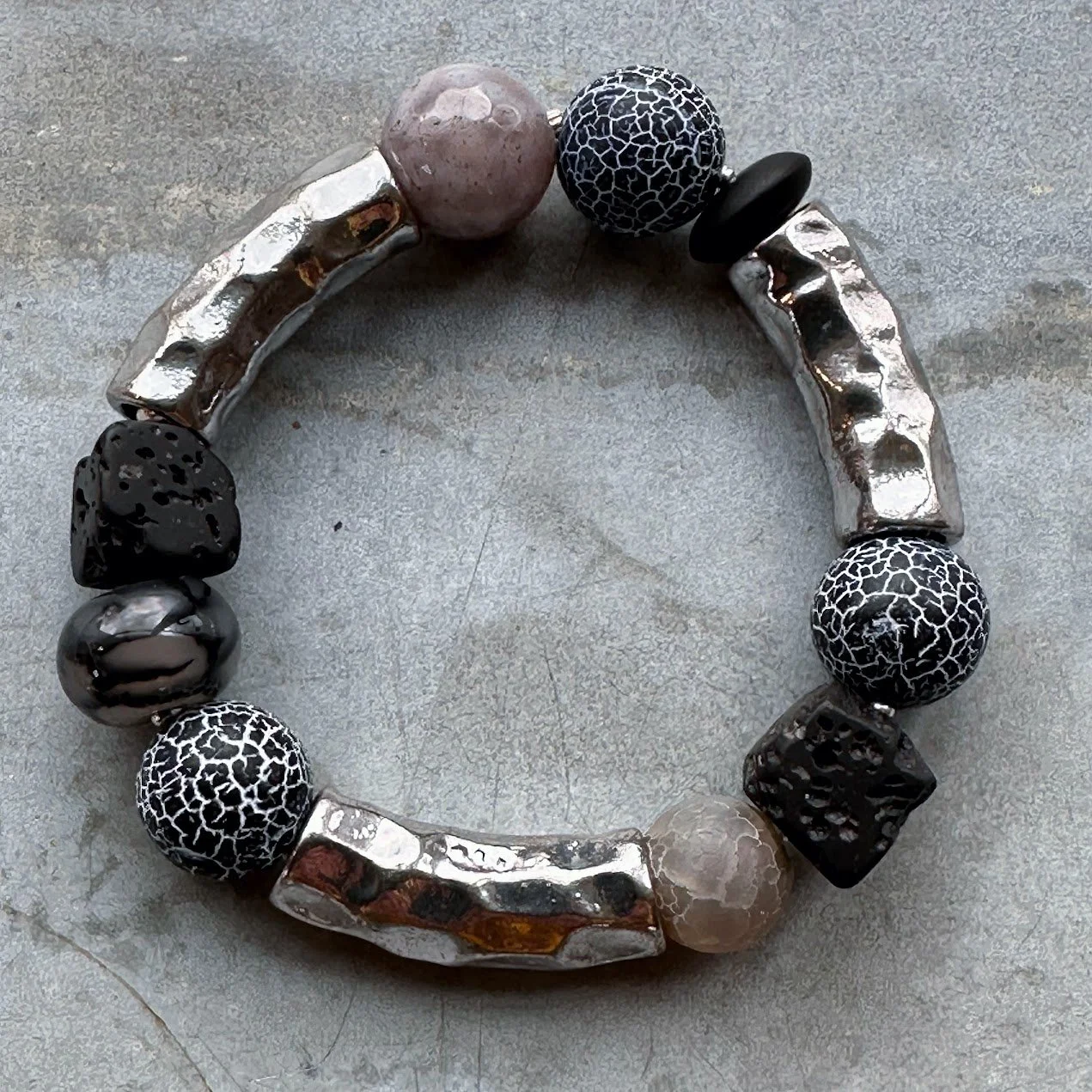 Strandvejen sort og grå