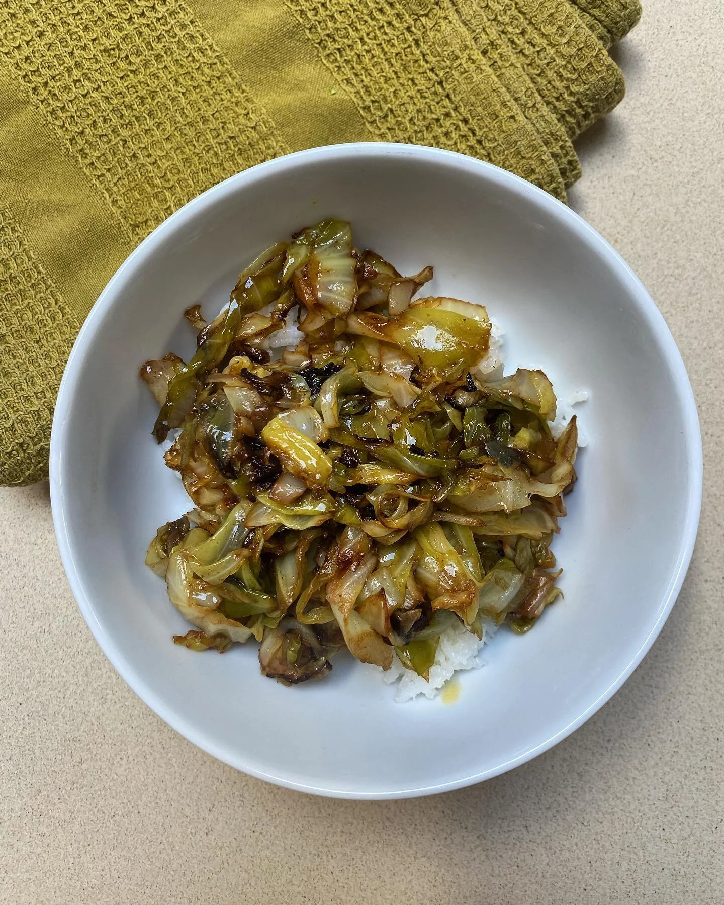 Why are we afraid of brassicas and other cruciferous veggies for breastfeeding? Is broccoli bothering your baby?

Did you know that cabbage is one of the strongest milk supports of the edible options? 

Cruciferous vegetables bother our digestive sys