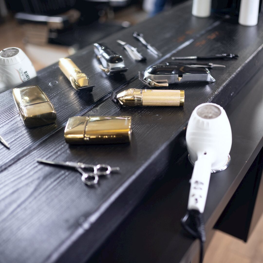 We are proud to have some of the top barbers and products in #yyc. Our team works hard to fines the details and keep you looking your best. To book an appointment, visit the link in our bio.
#eastvillagebarbersyyc