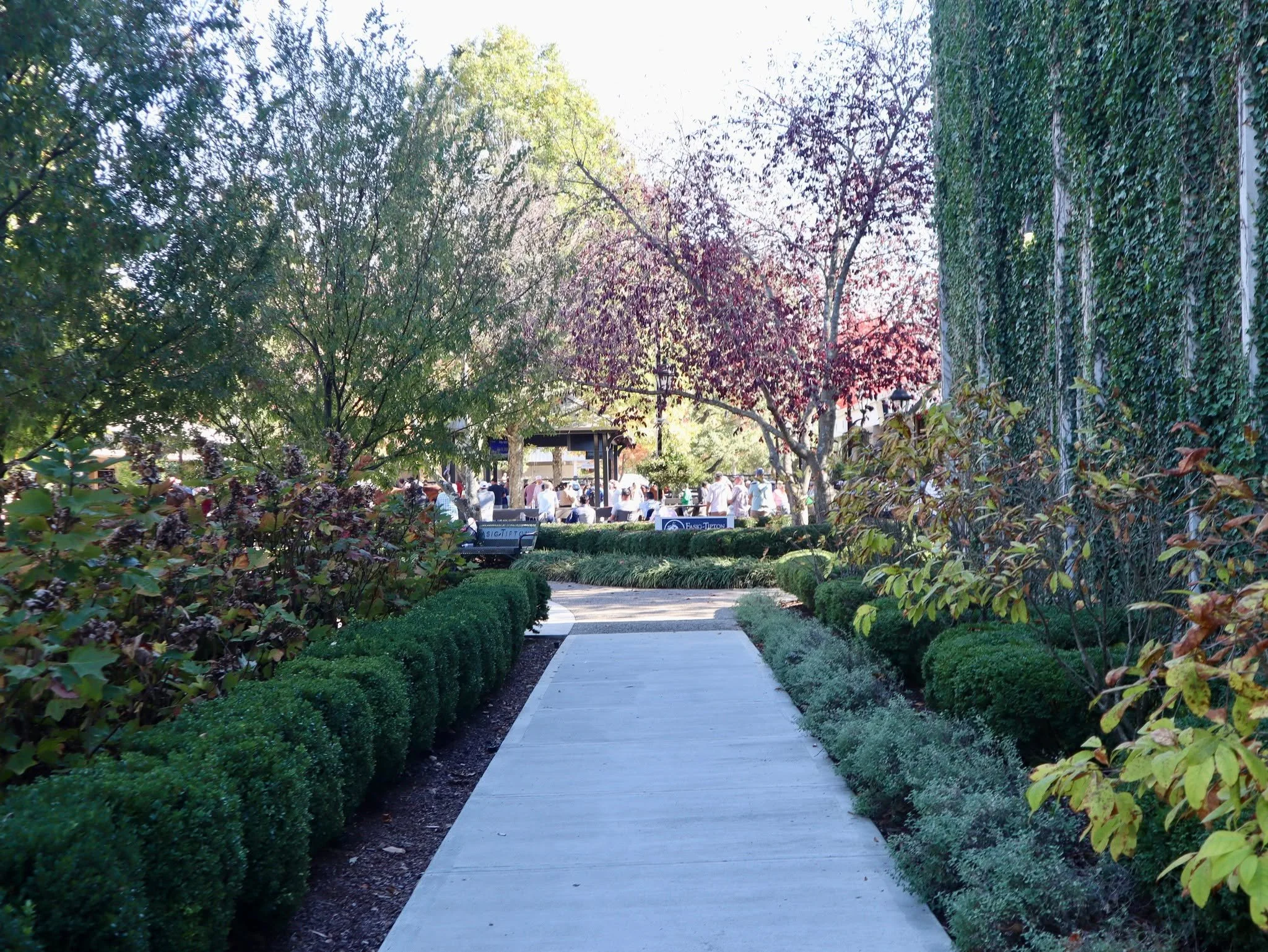 There are some magical hidden spaces at Fasig Tipton perfect for wedding photos✨
