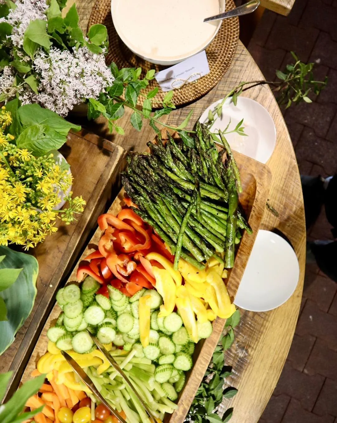 Local asparagus season is the best season and we love including it in your events, like on this spread at @blconservancy Annual Auction (plus other foraged table greenery) 💙💚