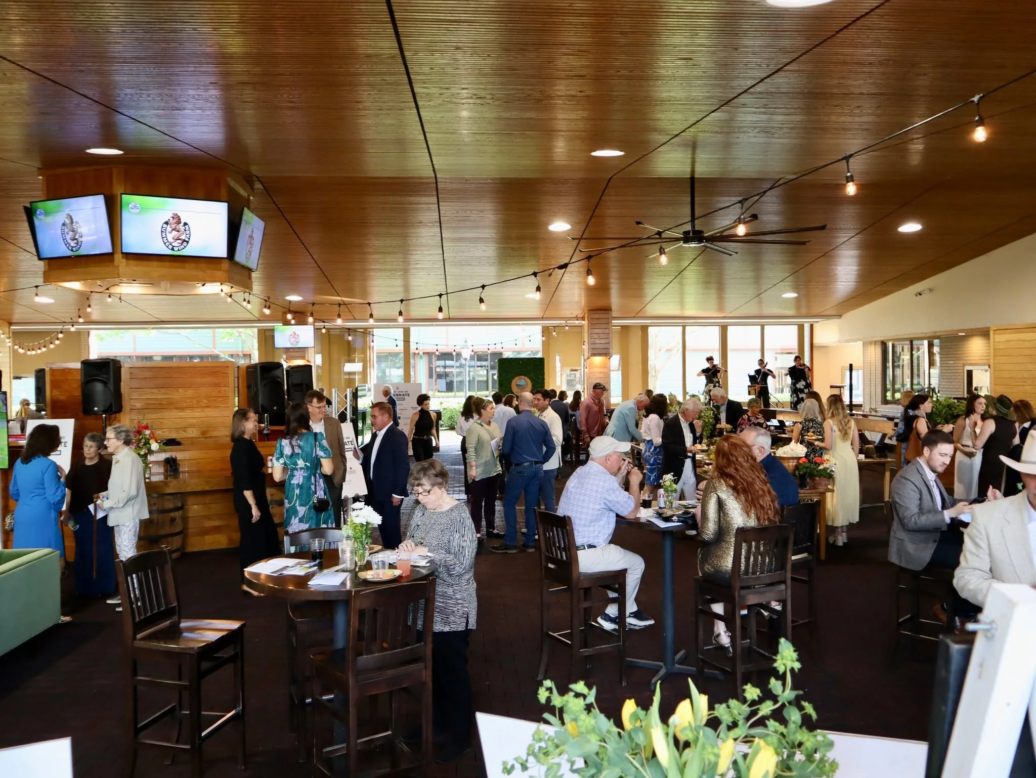With the over 12ft high, floor to ceiling, sliding doors open, we love the breezy use of the Indoor Ring at Fasig Tipton on these lovely spring days! Check out all our spaces at the link in our bio!