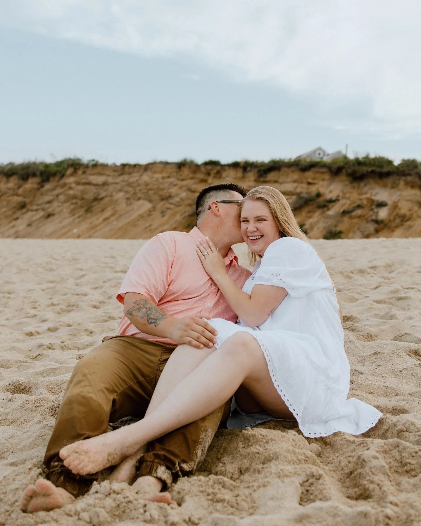 This warm weather has us SO excited for beach days + beach sessions 🤍