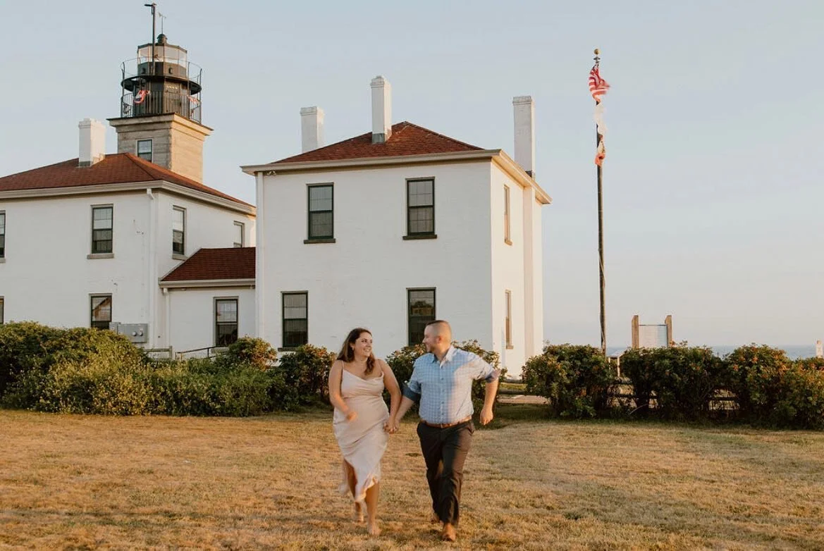 Can&rsquo;t get enough of Beavertail Park 🤍 The perfect location for your engagement session with us!