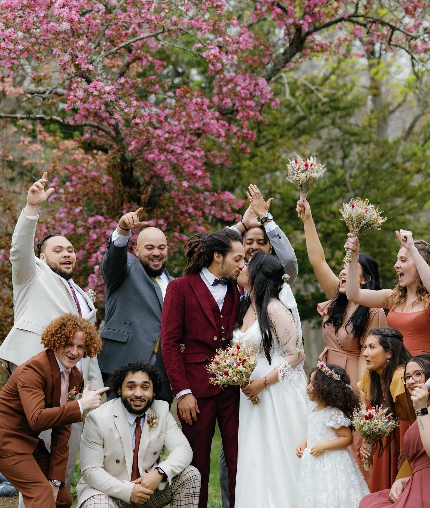 Jasmin, Alexander and their favorite people 🤍 We loved everything about this wedding - especially how dreamy all the mismatched colors looked together. O B S E S S E D !