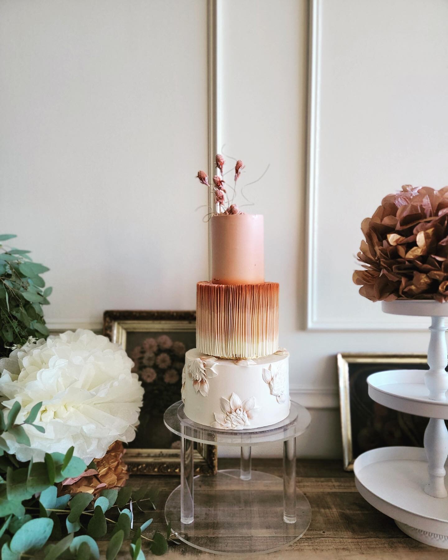 Our decorators love to get a color scheme and  total creative freedom to play with textures and new techniques!  It&rsquo;s a sure fire way to get a stunning cake!✨