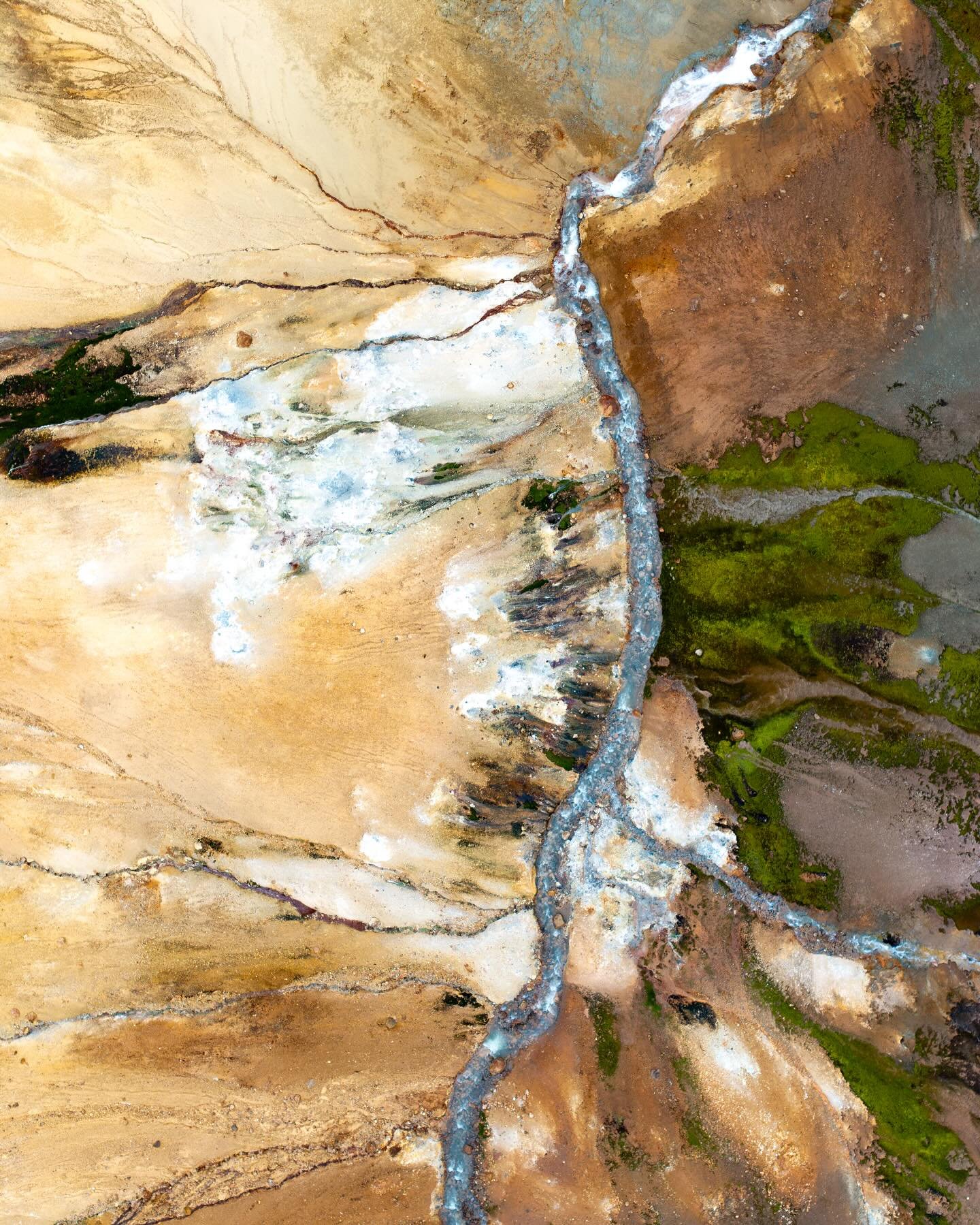 The beautiful colours created by Iceland&rsquo;s geothermal areas are mind blowing in their variety and intensity. I love shooting with my drone when it feels like painting at the same time! #abstractphotographer #abstractphotographyart #dronephotogr