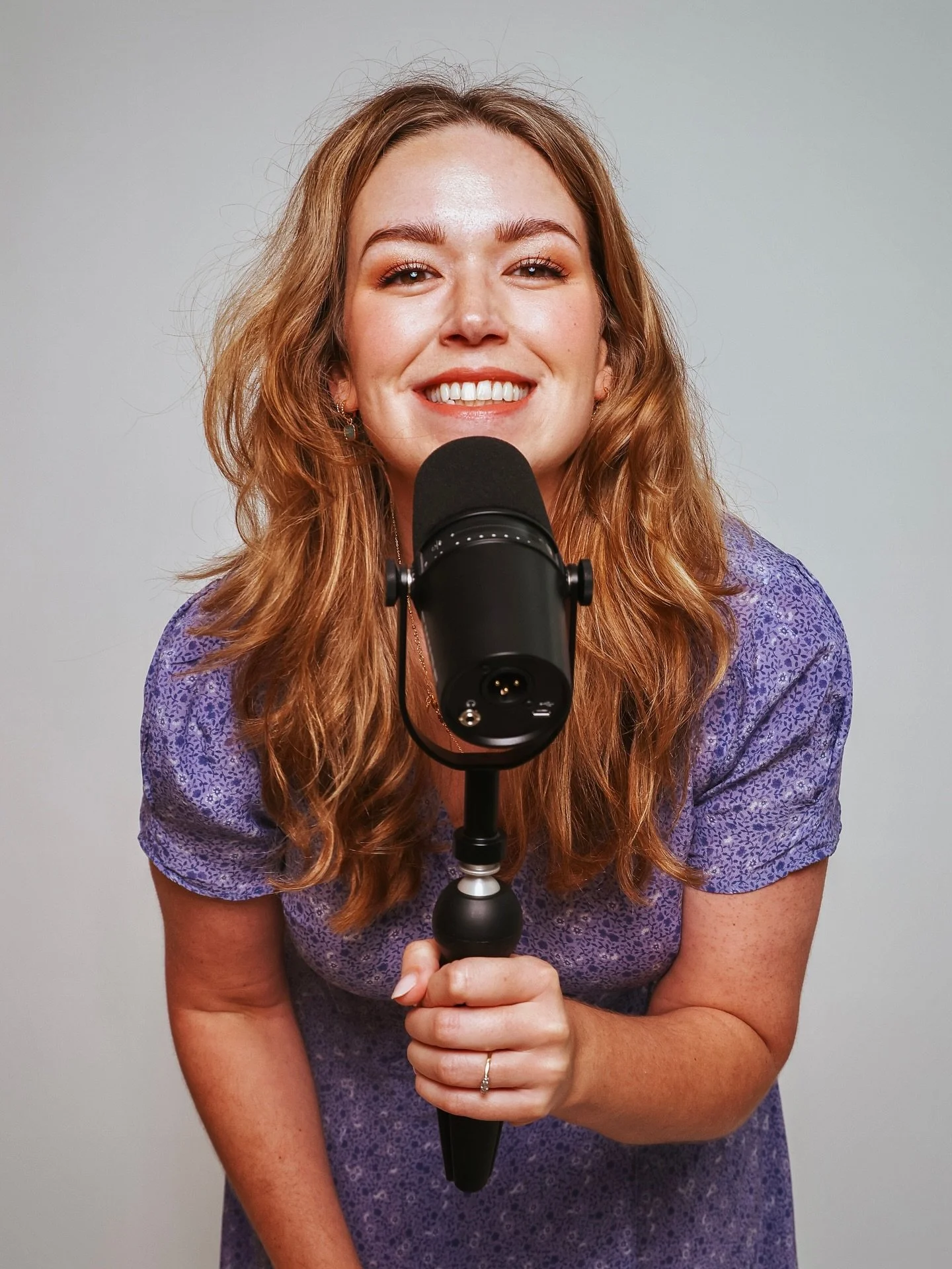 Your freelancing Agony Aunt will see you now!

Laura is standing by to answer all your questions about working in the film industry, whether you should put cream or jam on your scone first*, and the meaning of life in general. Okay, only the first on