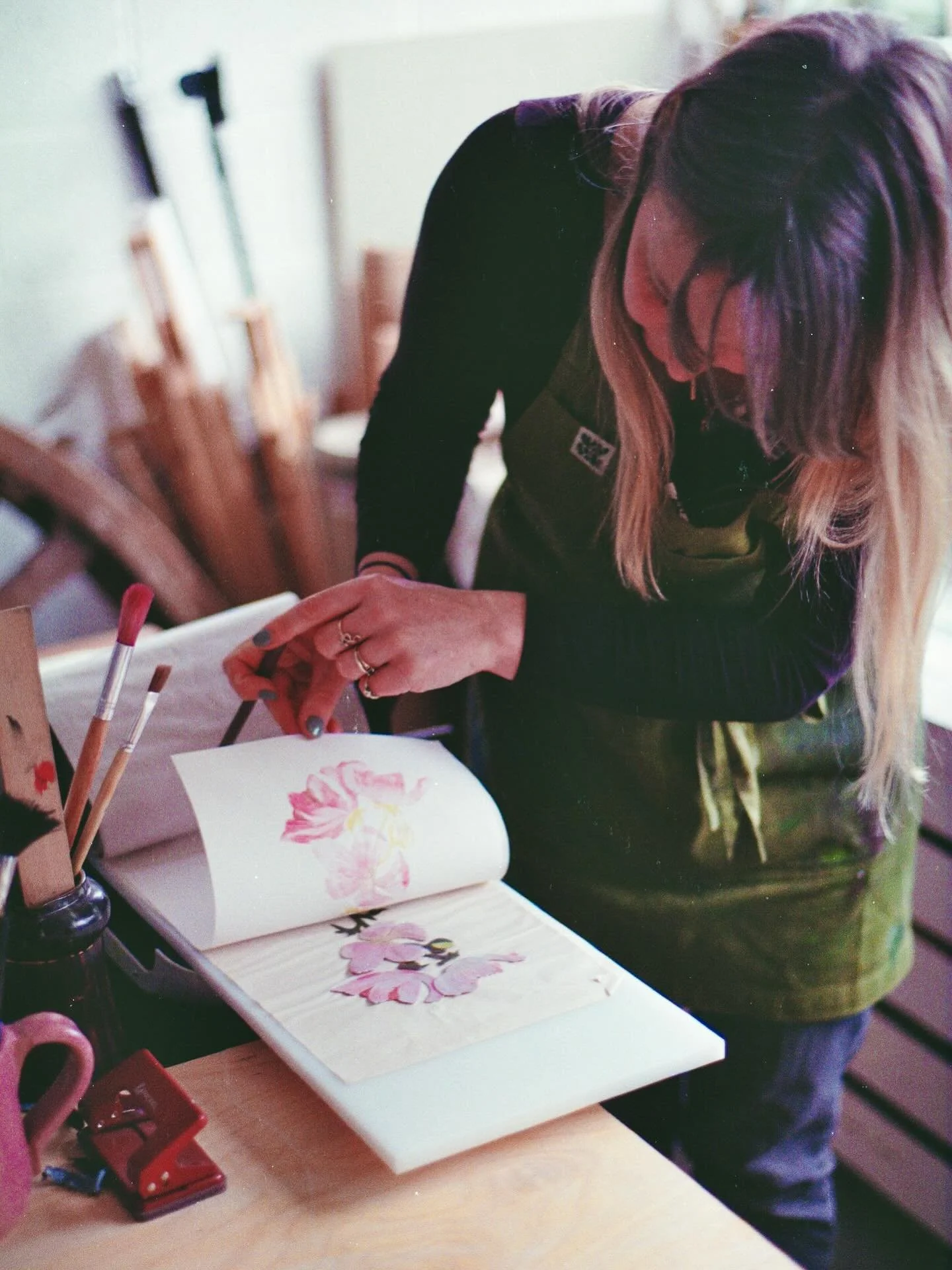 Hoping to do a bit more of this soon! Festive plans ticking along nicely but I&rsquo;m missing getting inky.
⠀⠀⠀⠀⠀⠀⠀⠀⠀
#handprinted #tetrapakprint #worksonpaper #collagraph #drypoint #cranfieldcolours #contemporaryprintmaking #workinprogress #reliefp