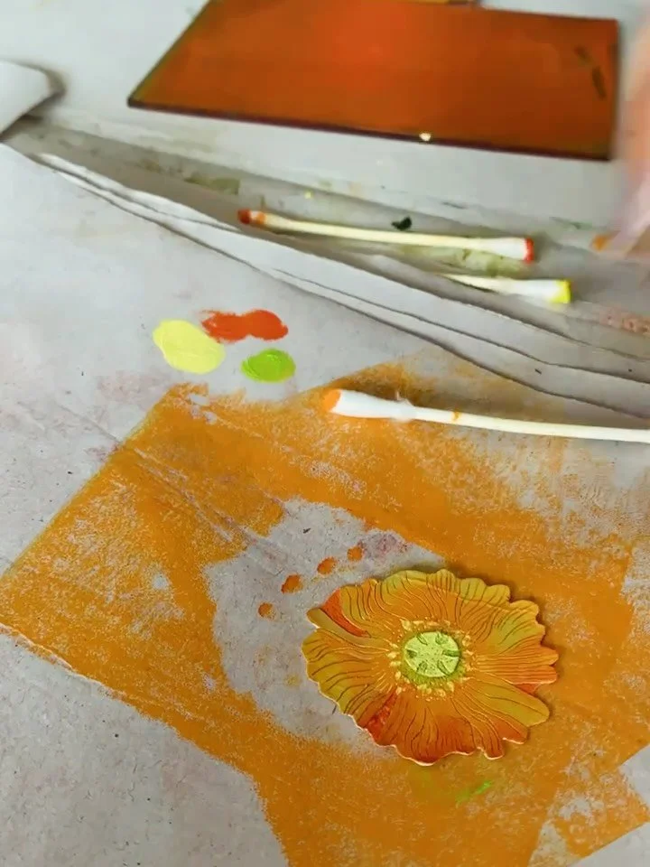 Each piece is like its own little painting, composed of lots of layers, all inked in different ways. 

#tetrapakprintmaking #printmakingprocess #poppies
