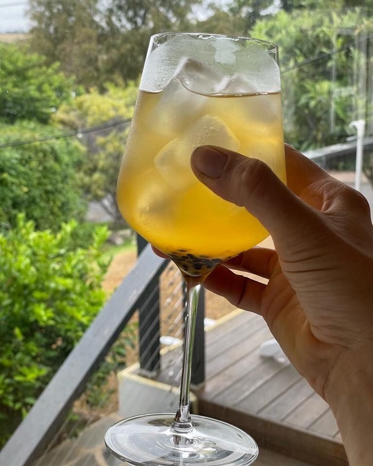 Is there anything more refreshing then an ice cold, glass of kombucha after a long days work? 🍹

Honestly, probably... But, we know you all deserve a little 'pick me up' and the end of a big work day. Why not make it one that also comes with great t