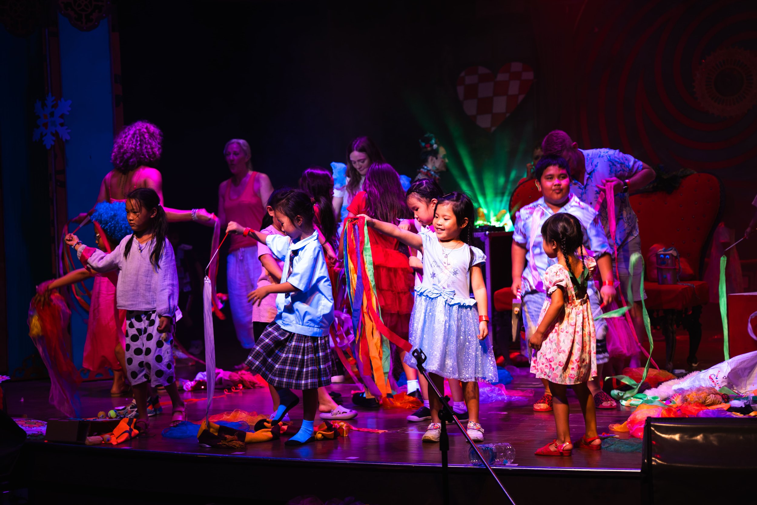 ALICE IN WONDERLAND SHOW