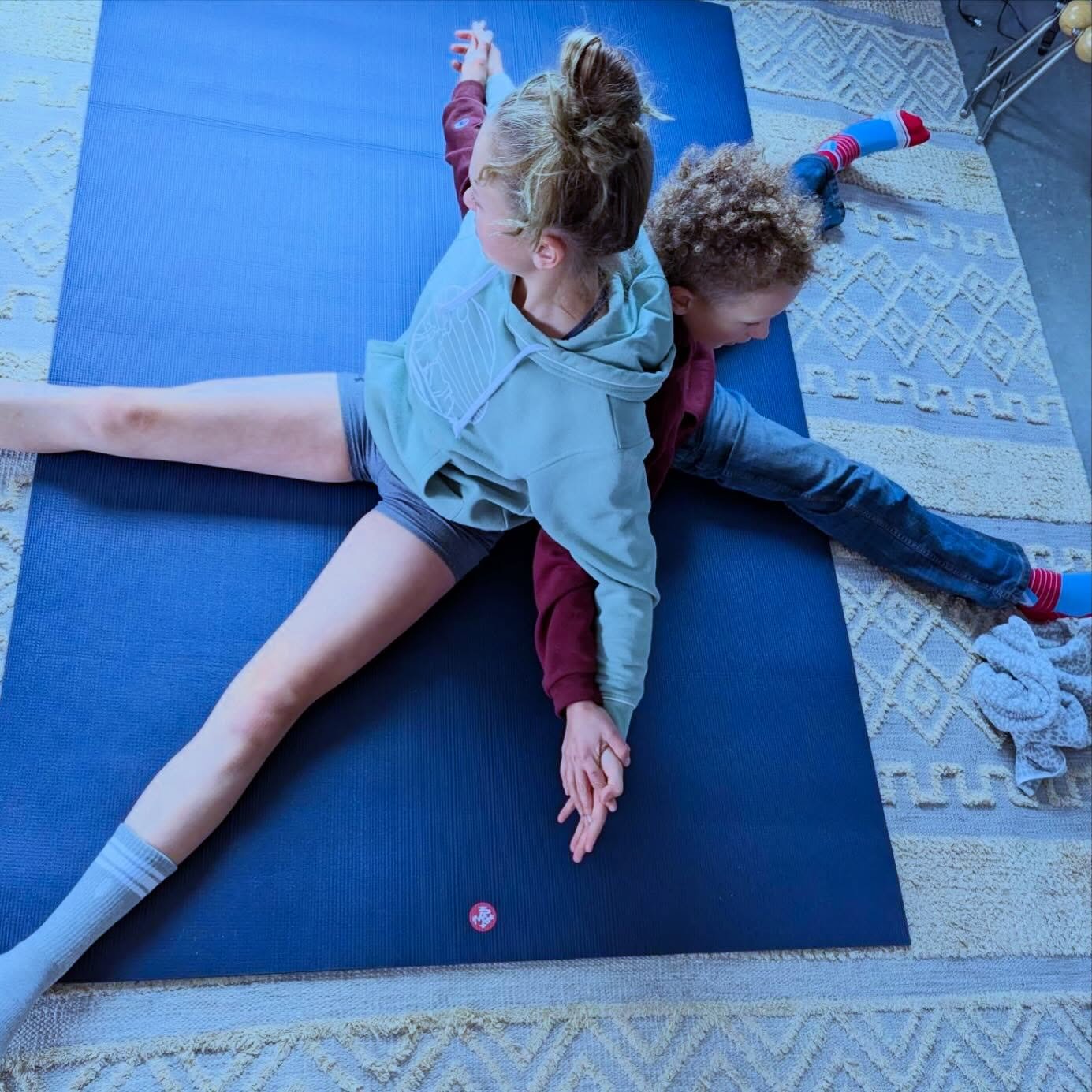 Special holiday LIVE Pilates class online. Come on!
Wednesday, Christmas Eve morning, 9:00am est

Book it online
www.yourcoreself.com - Pilates - Classes 

It&rsquo;s our Chisel roots class&hellip; so we do our standing work + mat work.

Bring the fa