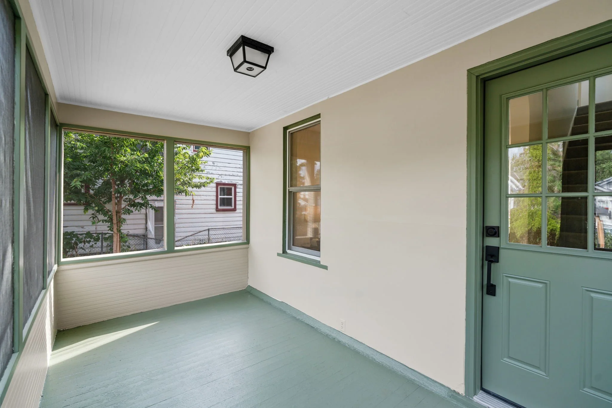 23-web-or-mls-4116 Elliot Ave-23.jpg