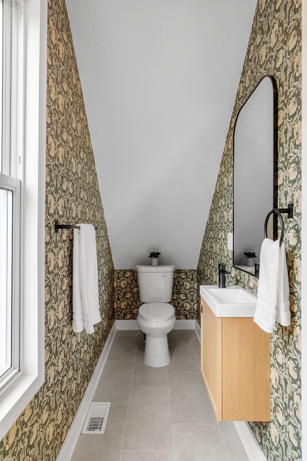 67-web-or-mls-4116 Elliot Ave-67.jpg