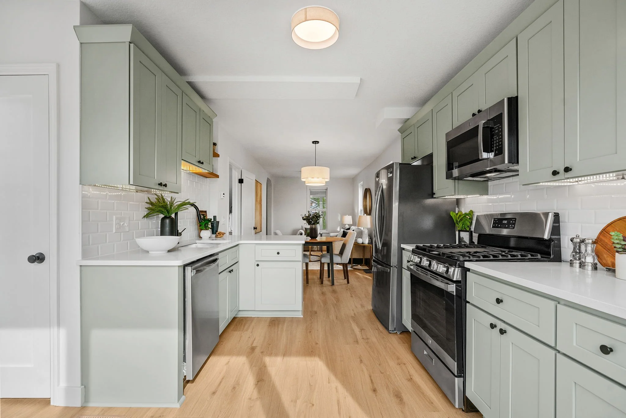 58-web-or-mls-4116 Elliot Ave-58.jpg