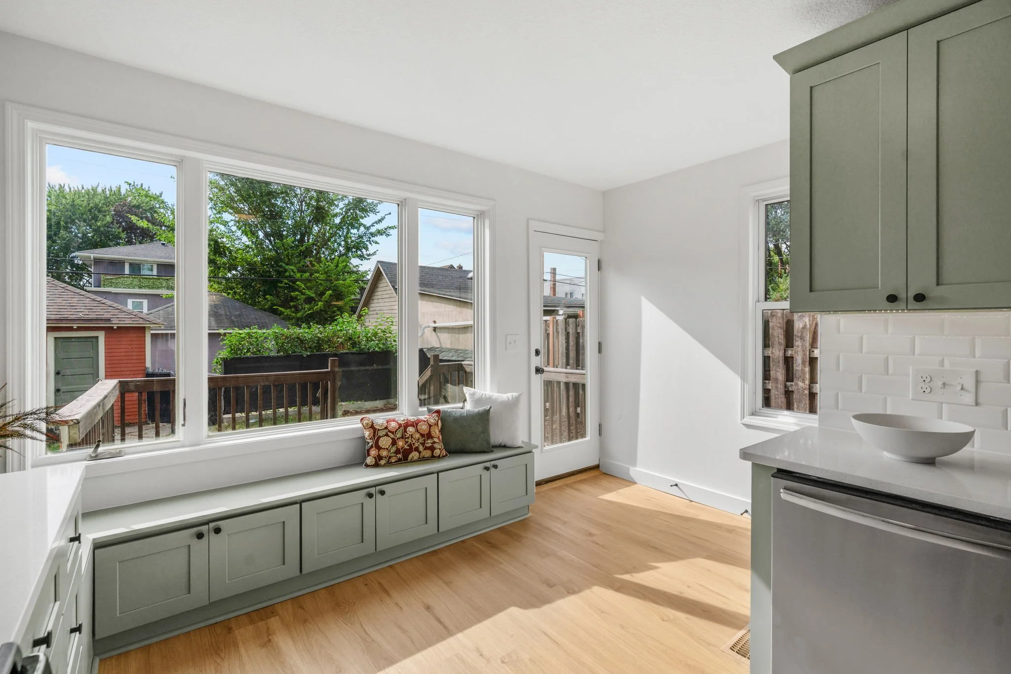65-web-or-mls-4116 Elliot Ave-65.jpg