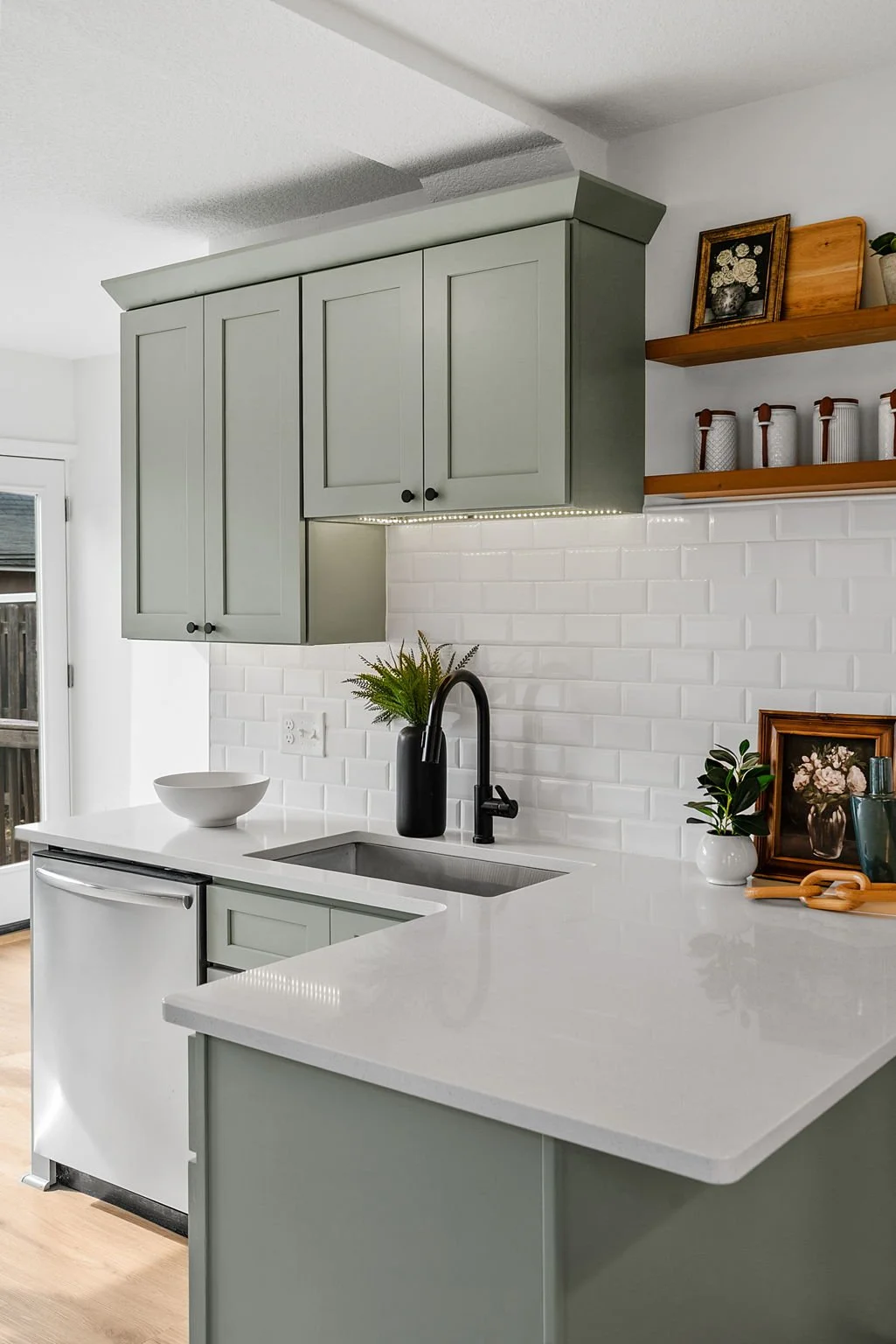 48-web-or-mls-4116 Elliot Ave-48.jpg