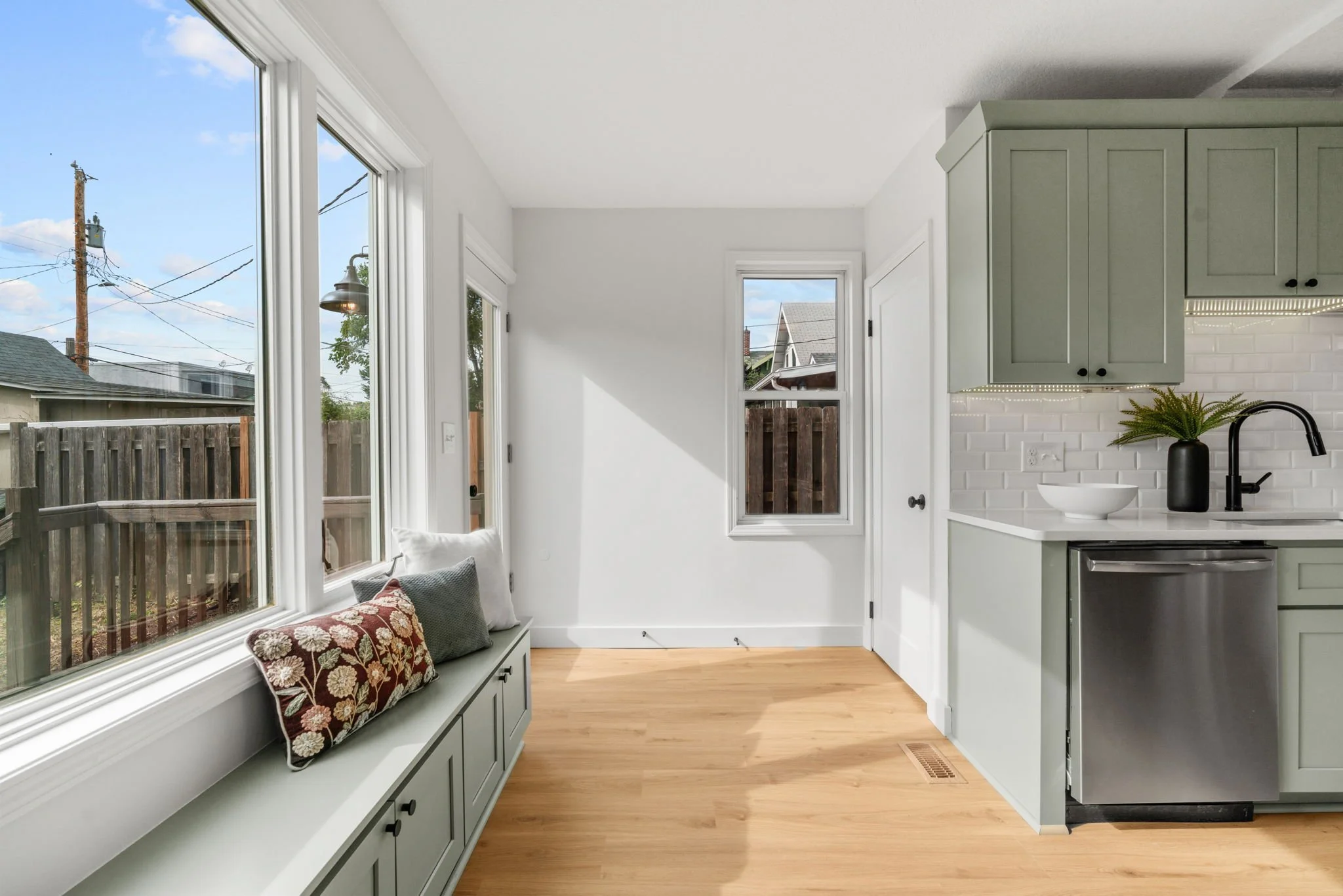 62-web-or-mls-4116 Elliot Ave-62.jpg