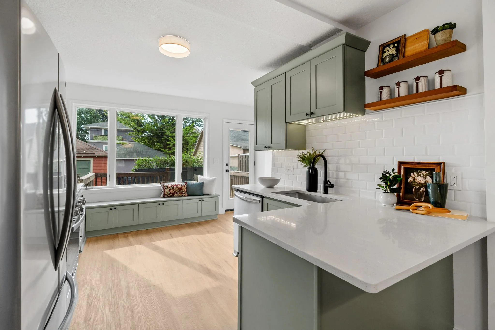 47-web-or-mls-4116 Elliot Ave-47.jpg
