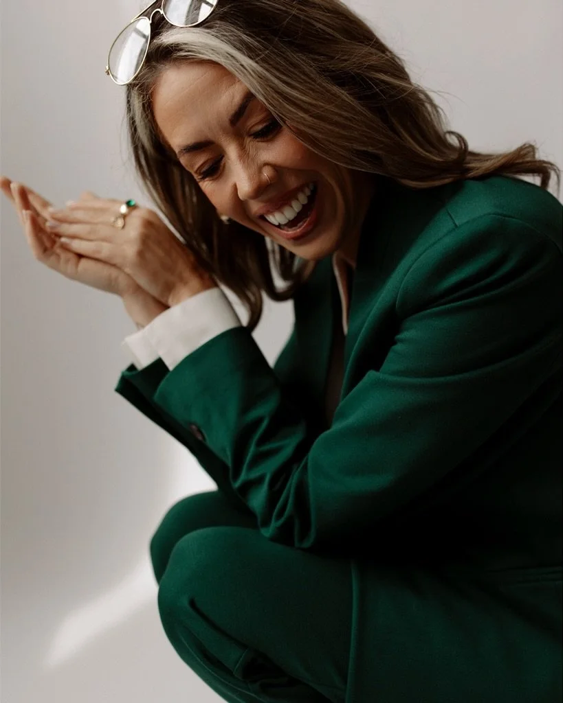 Me 🤝 a simple white backdrop 

Also here&rsquo;s proof that I can take good photos even WITH your clothes on!!! 😉

Seriously had SOOOO much fun with these branding photos for my sweet client turned friend!!! She&rsquo;s already done 2 sessions with