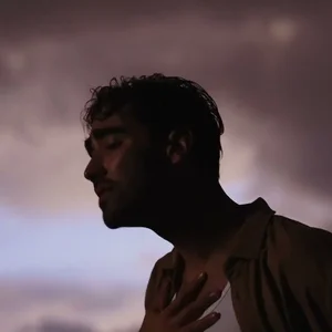 Es Noviembre — Gero Angel