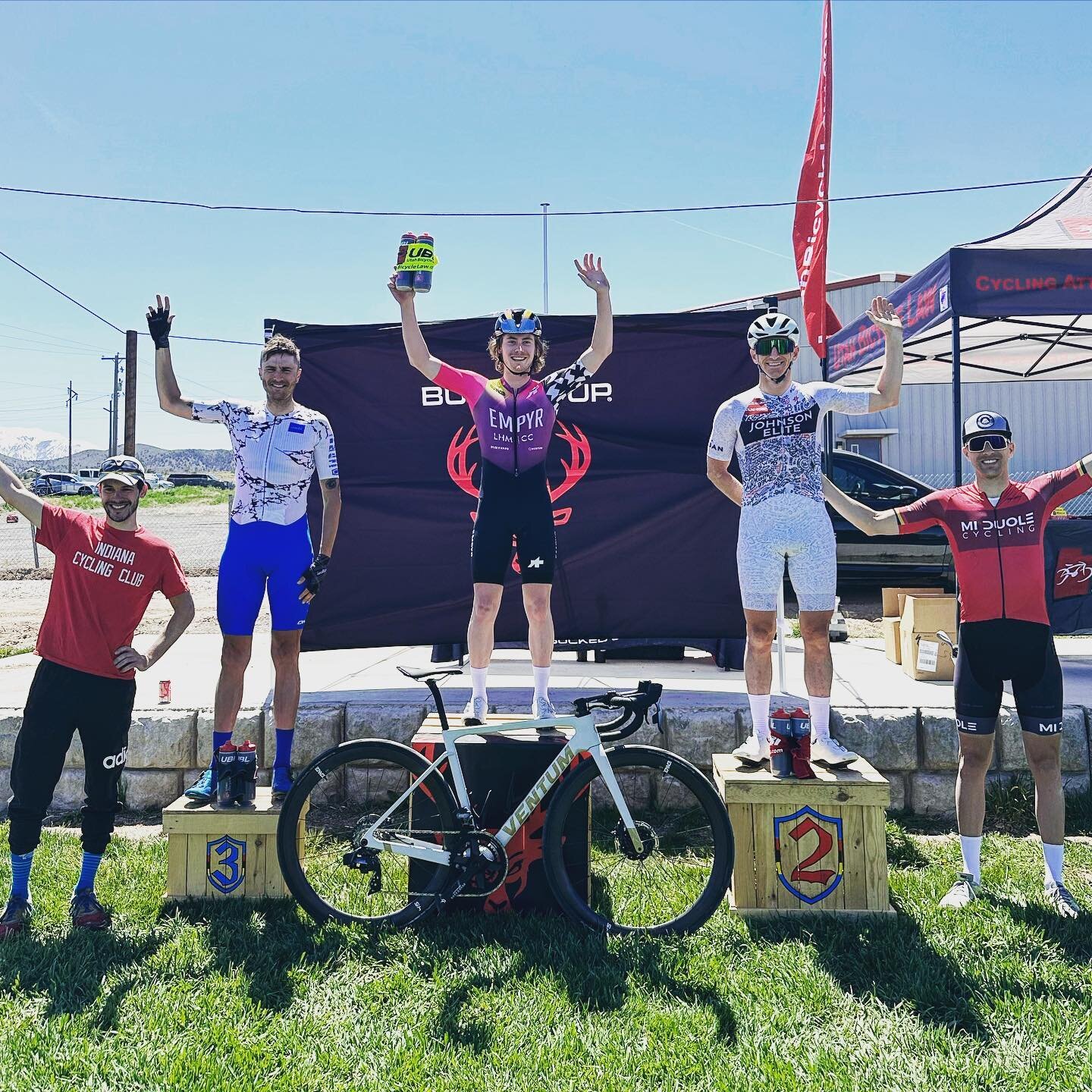 Goshen Circuit race. Jack Shuckra takes the top step out of a strong selection that rolled early in the race. This rolling ~10km circuit made the task at the front challenging. 🥵 First warm one here in Utah so far this season - nice to race without 