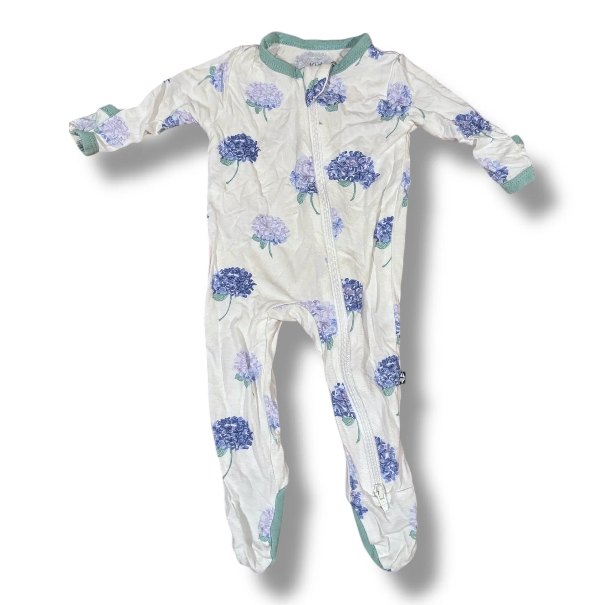 Size NW Kyte Baby white sleeper w/ blue hydrangeas, sage trim