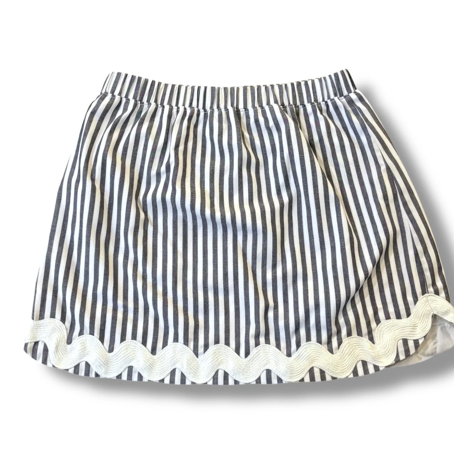 Size 10 TBBC gray/white striped skirt w/ white ric rac trim