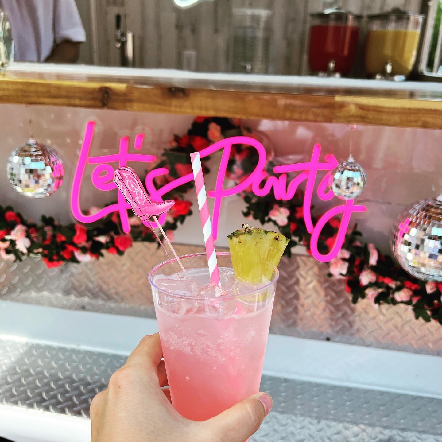 Catch us today at the reopening of the shops in the newly paved parking lot in Merchants Square! 🪩 we&rsquo;re mixing up mocktails for some of our favorite local business with @theshoeattic