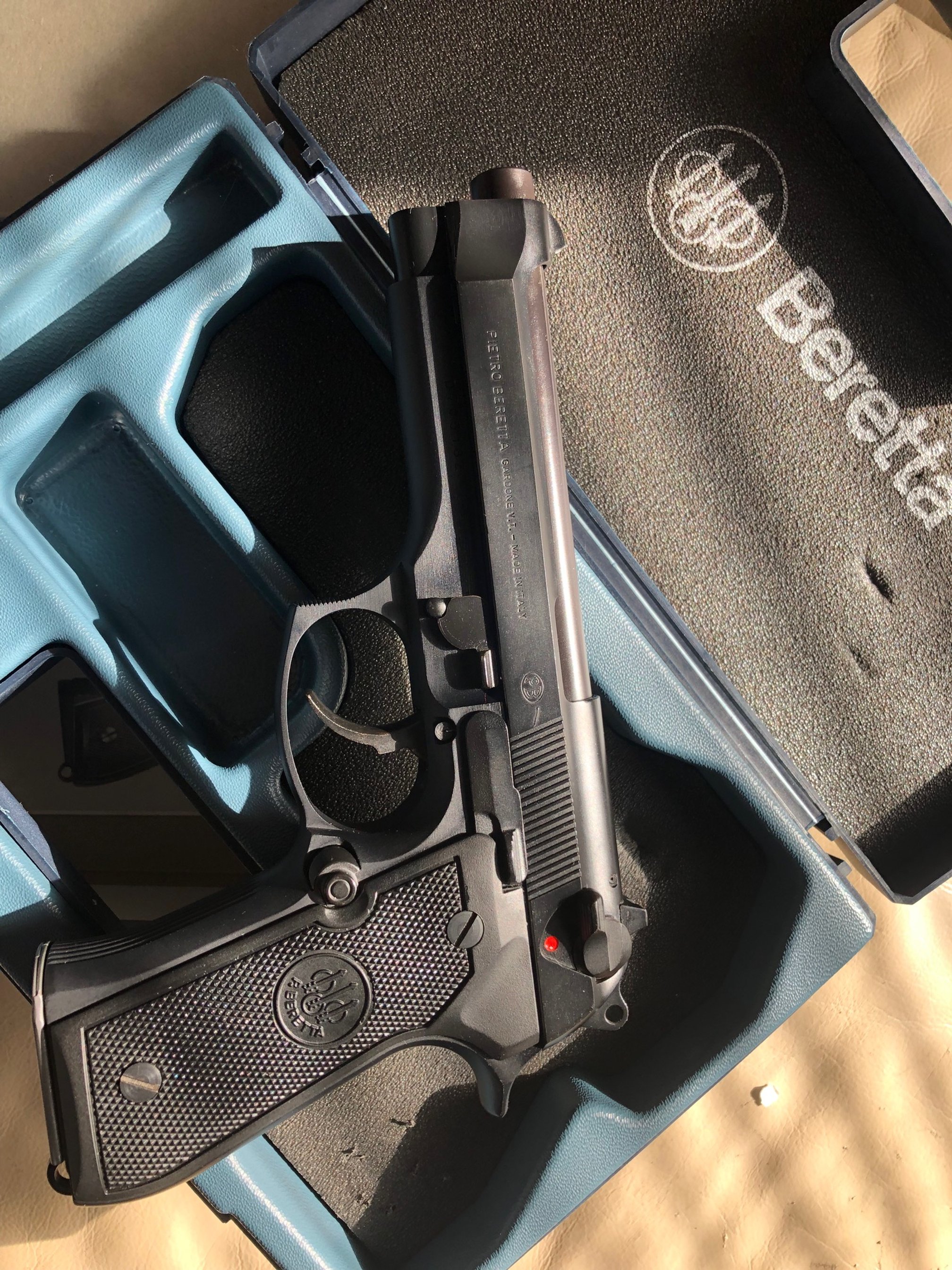 Beretta model 92 FS airsoft spring pistol - review and shooting test 