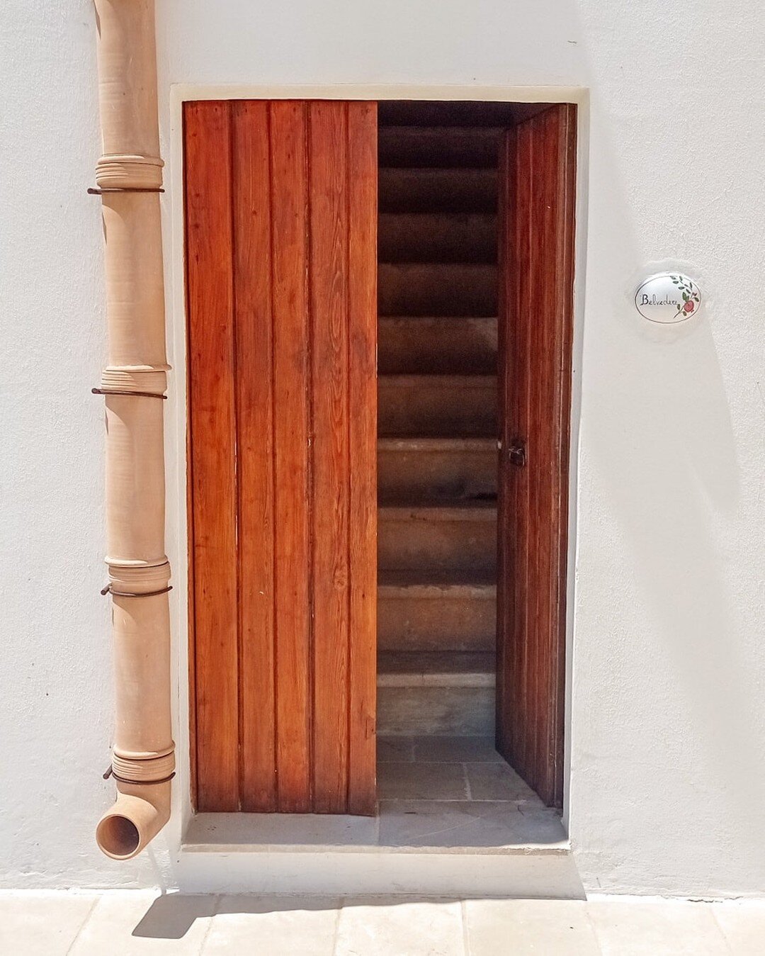 'Belvedere' is open too. Independent lovely two bedroom flat, with ensuite bathrooms, kitchen and terrace.
.
.
.
#door #gate #belvedere #masseriedipuglia #puglia #mare #ourhome #love #igersitalia #pugliagram #summervibes #summertime #hot #vacationmo