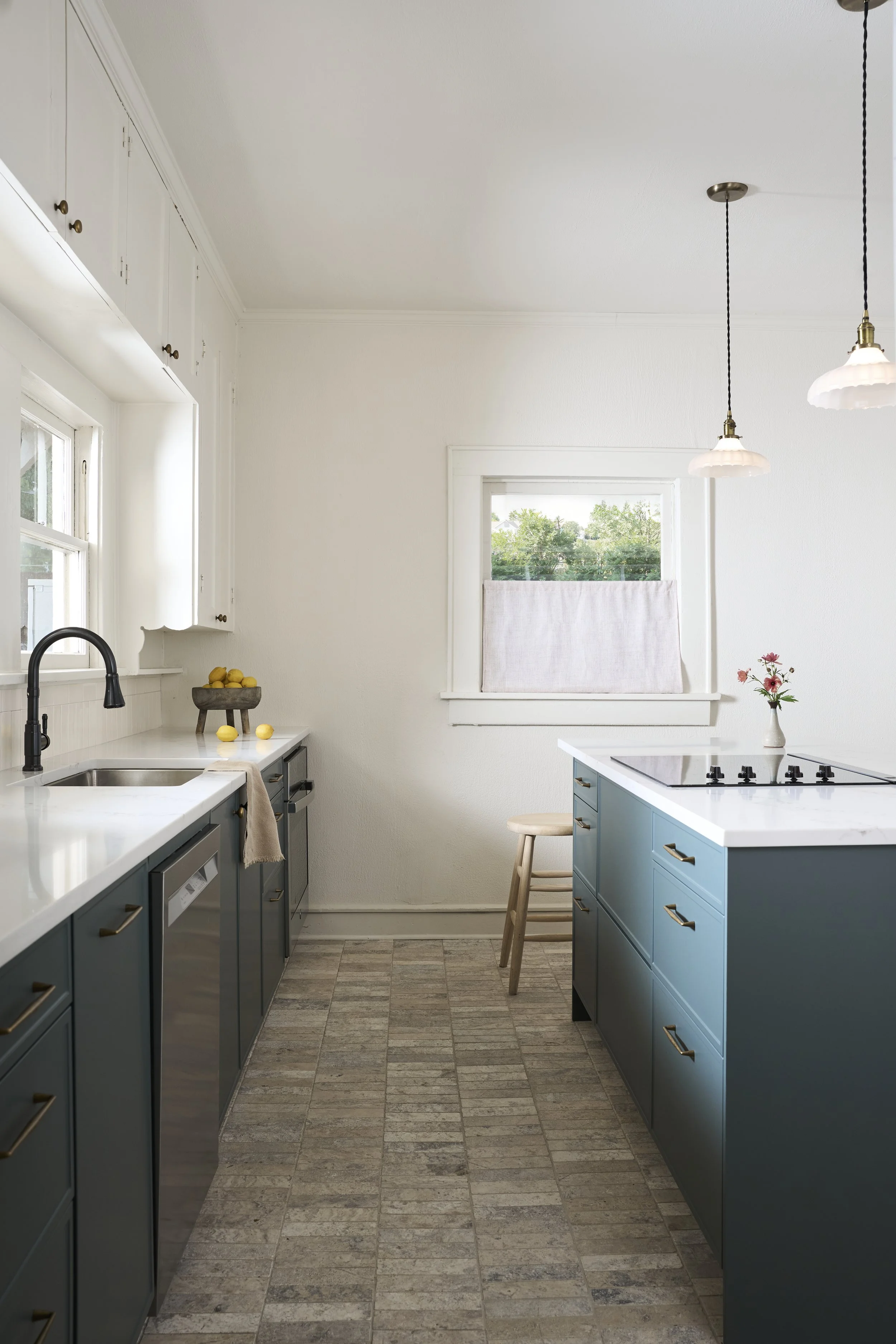 311 S Rosemont Ave 8 Kitchen 0569 Full Res.jpg