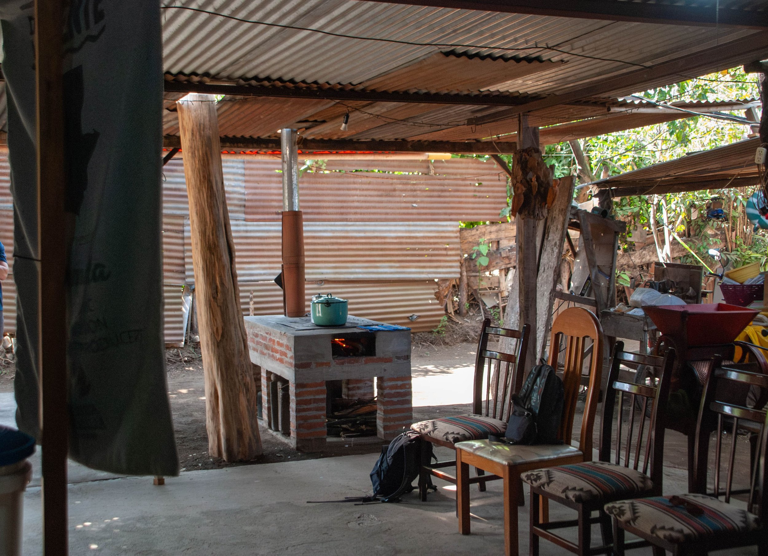 Casa tradicional guatemalteca con estufa de leña