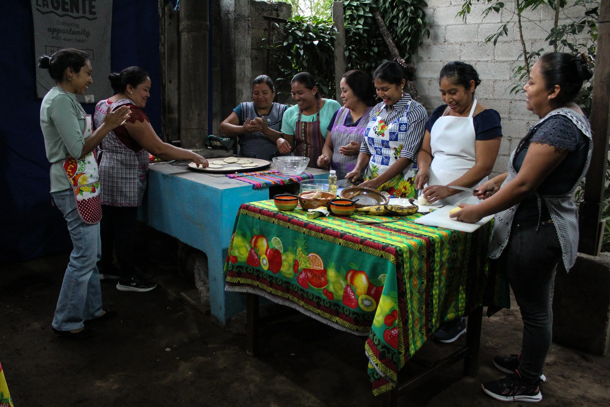 De La Gente cooking class facilitators
