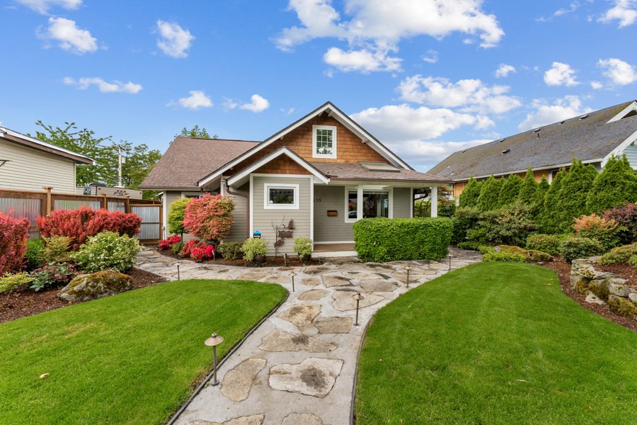 Magnificent &amp; Modern Tacoma Bungalow