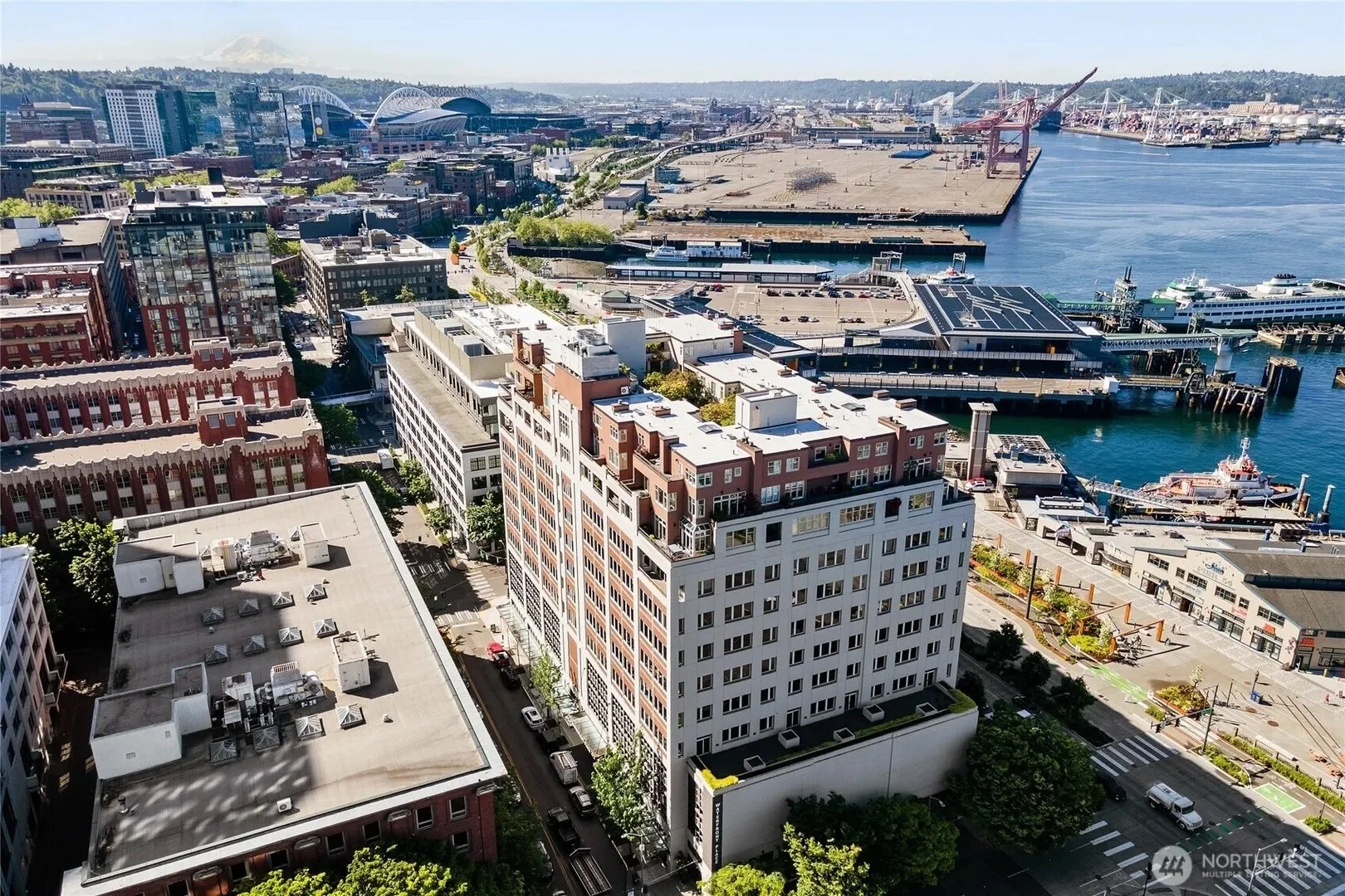 Seattle, WA | $1,550,000 | Buyer Represented