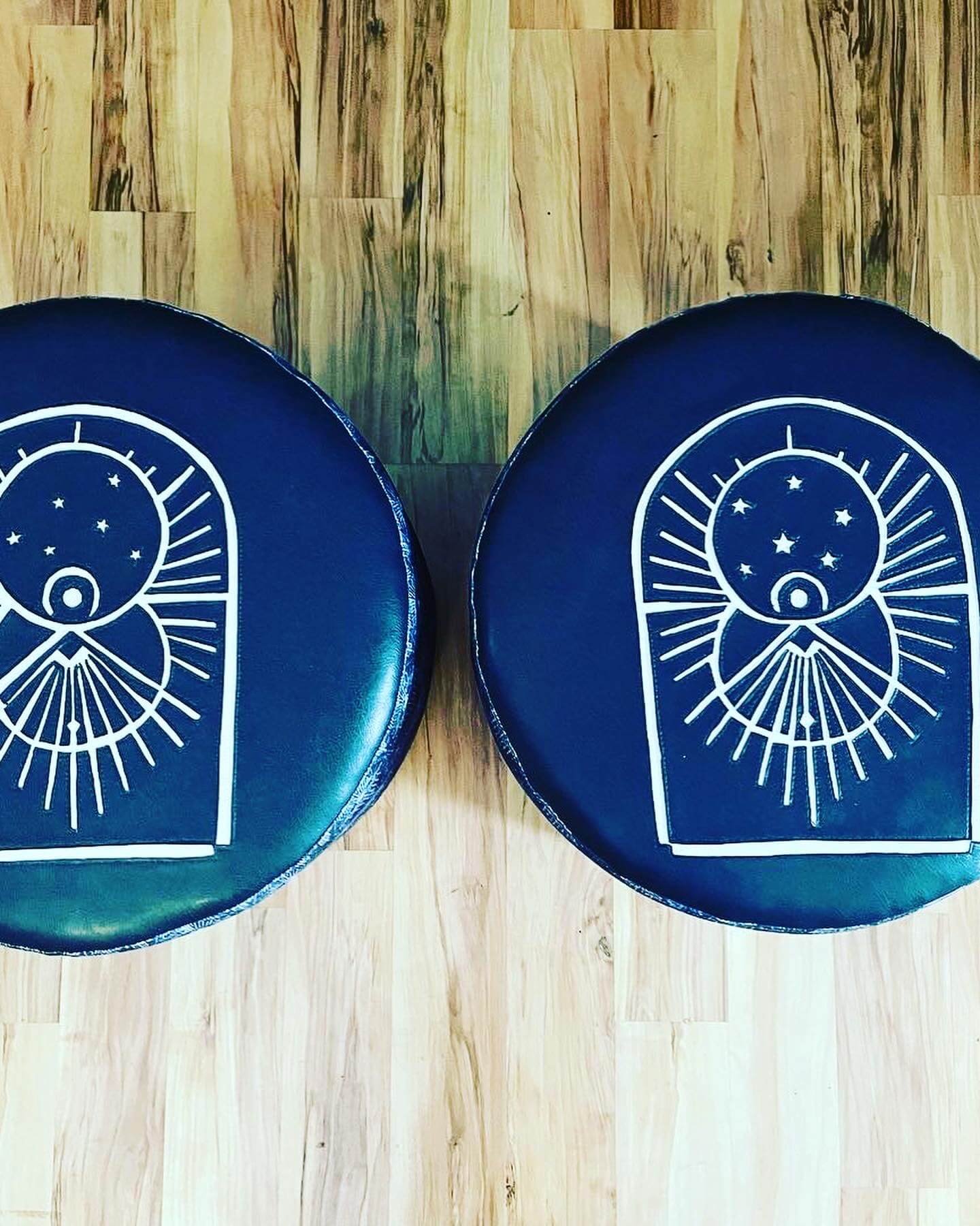 divination stools.jpeg