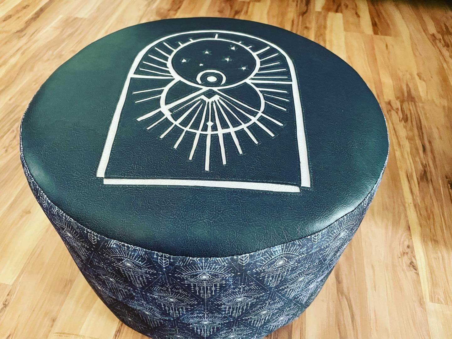 Diviner stools
