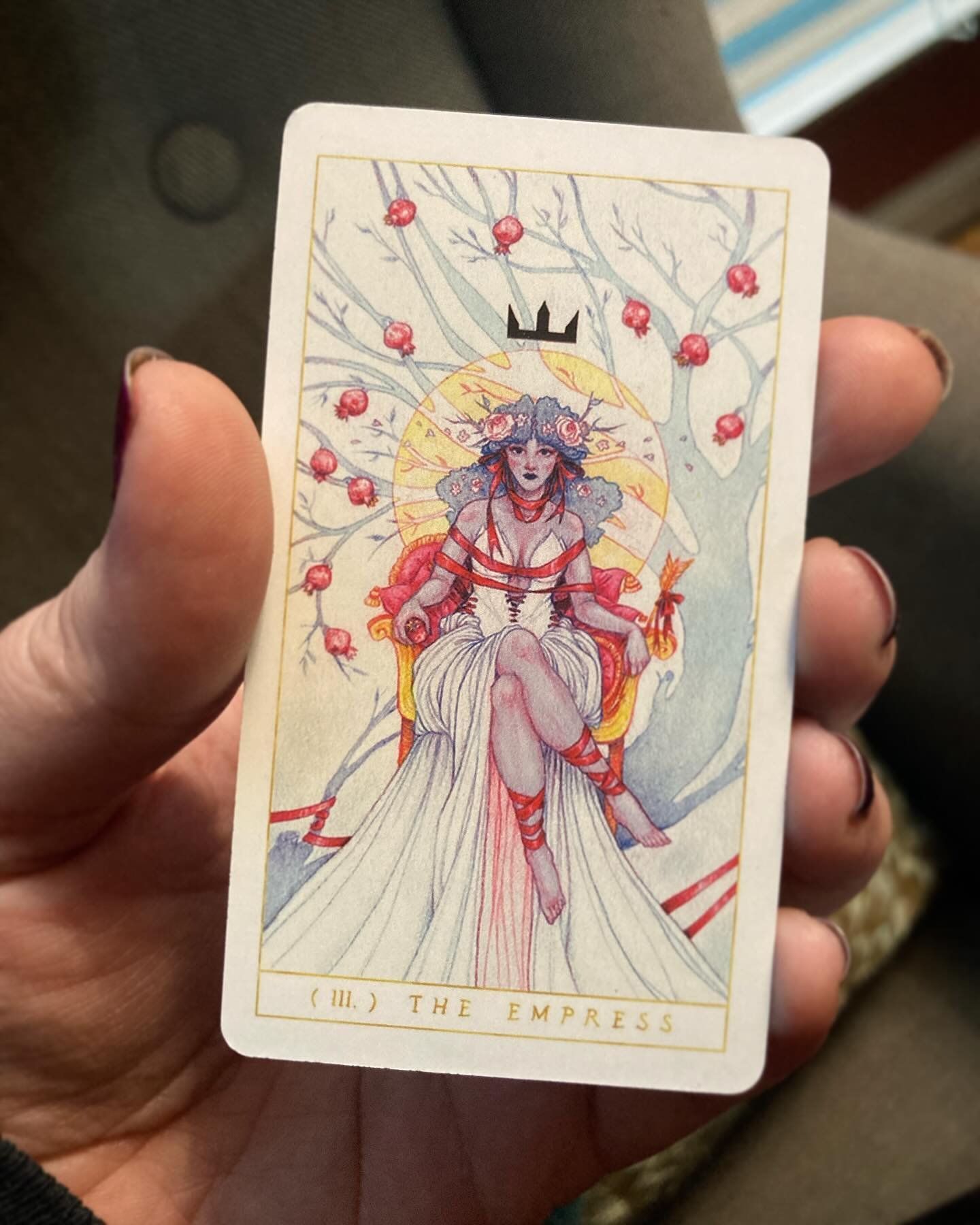 🌔 | The Empress for the #LemniscusTarot represents Infernal Queen Persephone now basking in the light after her arduous journey through both trauma and shadow, confronting her own toxicity and reflecting on her worthiness and agency.

As an artist b