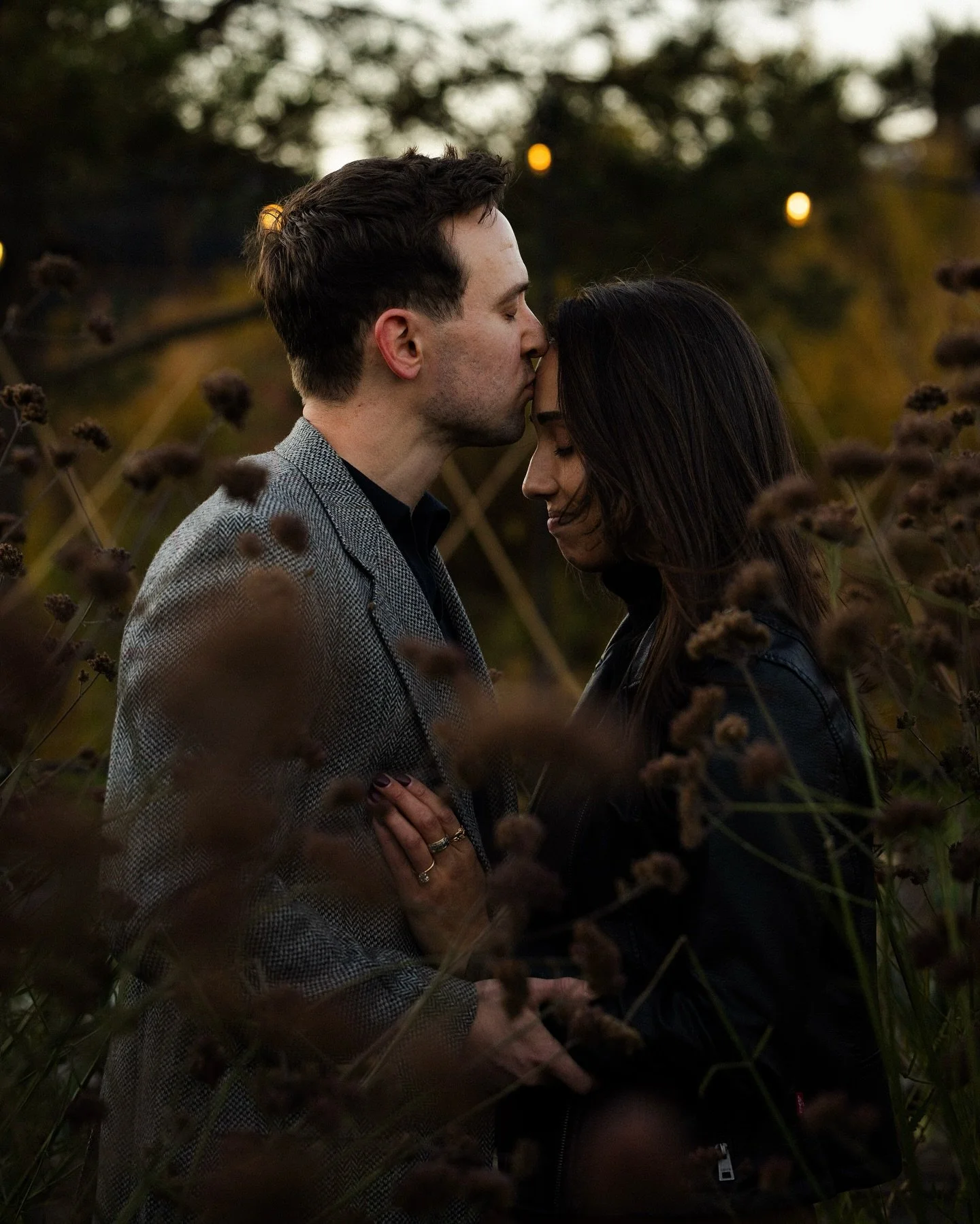 This is love // A beautiful proposal on the grounds of Scribner&rsquo;s @scribnerslodge 

During a time when the last whispers of Fall paint the Catskills in warm tones, setting the scene for a moment they&rsquo;ll never forget. Just before the stick