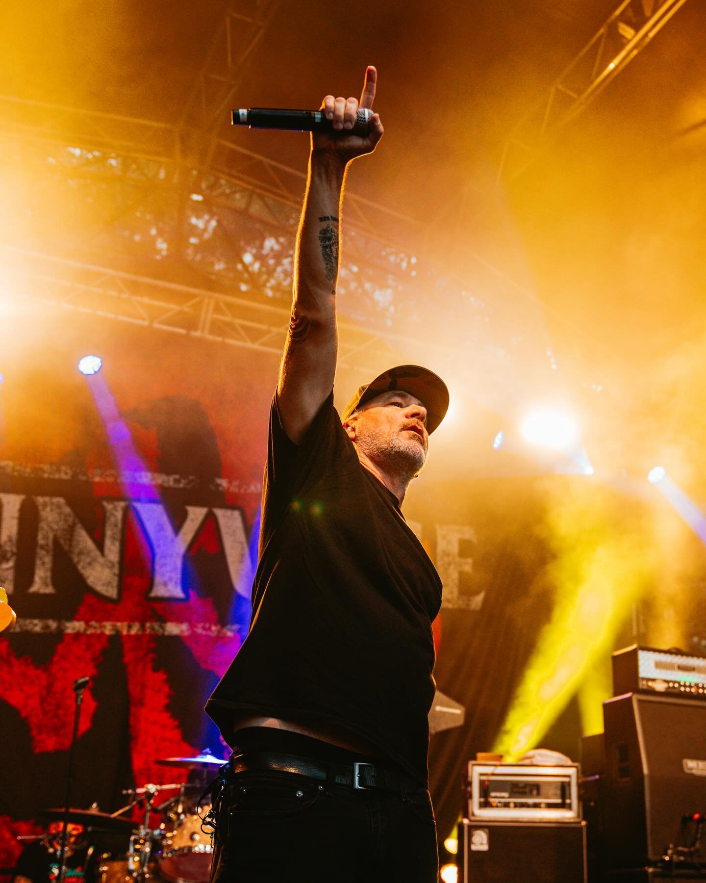 Stills from last night at @baronthehill with @_pennywise and @millencolin 📸 2/2