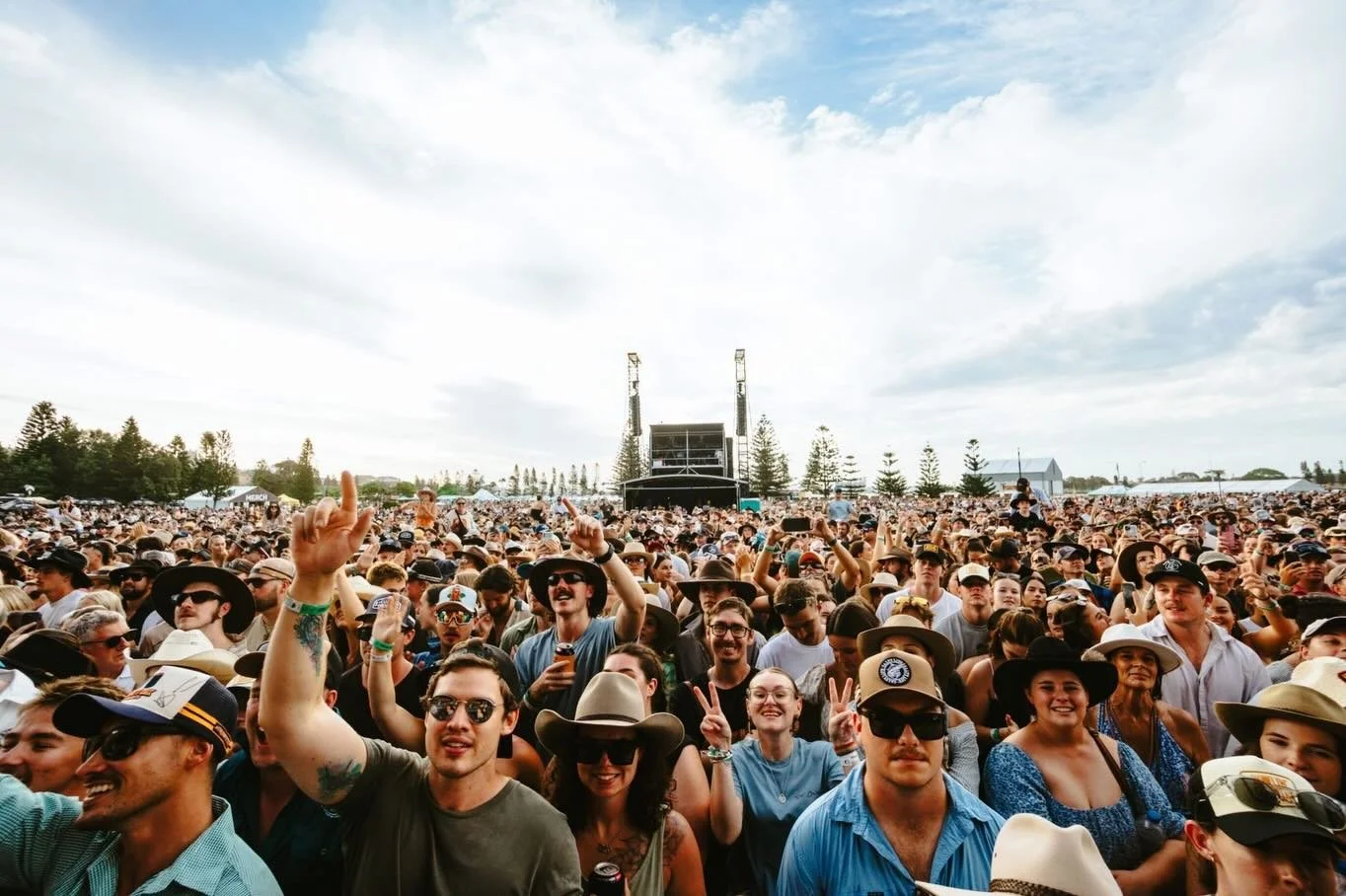 Got your @howlin.country ticket yet? 🤠