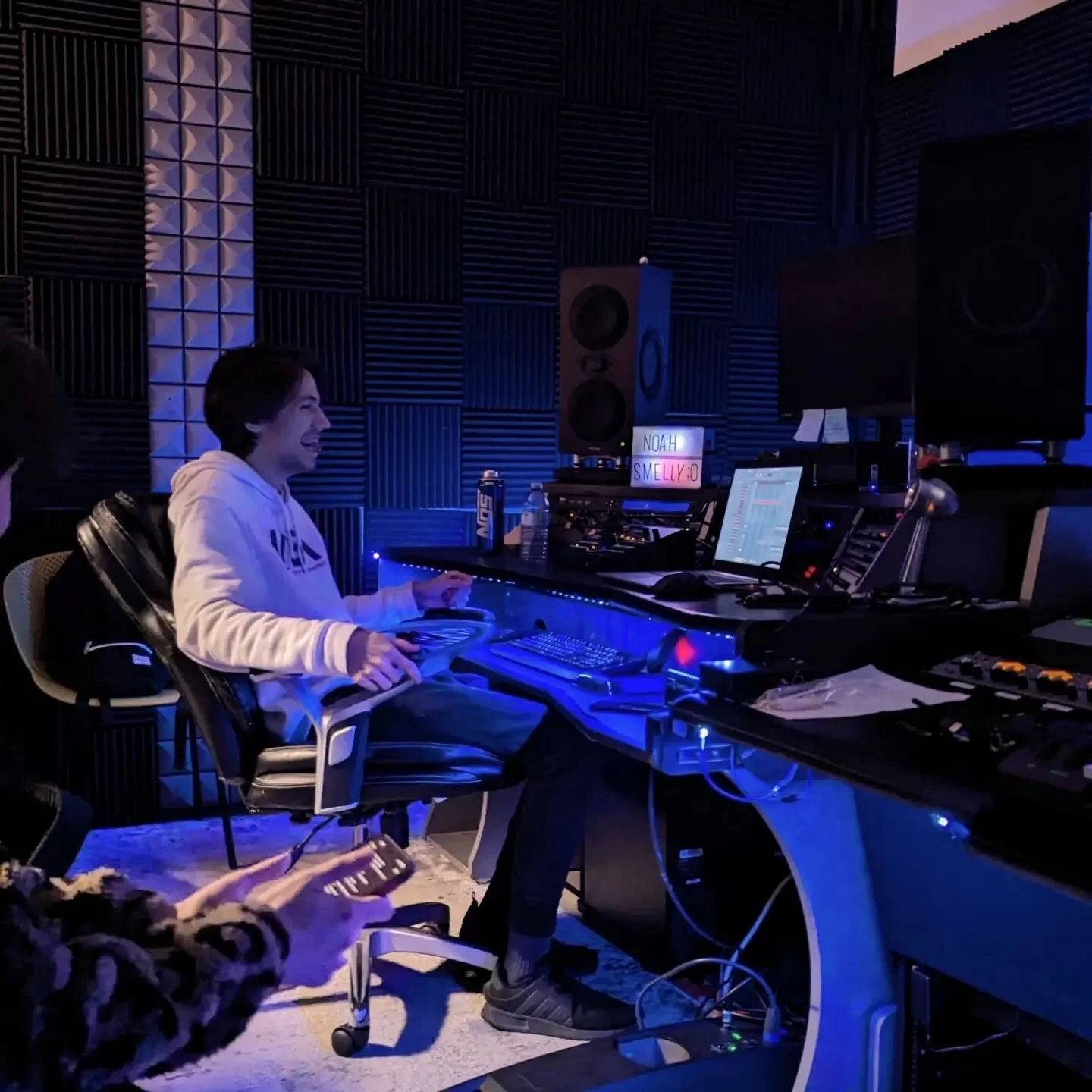 @lunarrofficial steering the ship with the great @young.chao laying down some vocals🎙️

.
.

@jakeswartz.audio 

.
.
.
.
.

#kelownamusic #kelownabusiness #musicproduction #musicstudio #kelowna #audio #audioengineer #studio #music